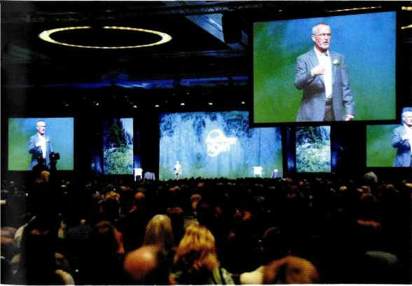 Победитель Emmy award Гордон Хэмптон